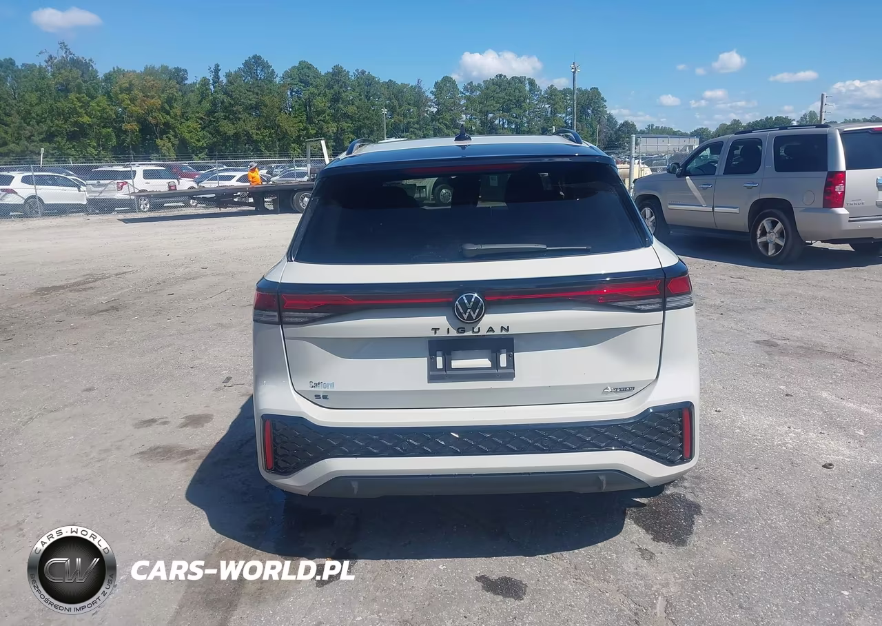 2026 Volkswagen Tiguan Se R-Line Black VIN:3VVGR7RM6TM057910 - 16