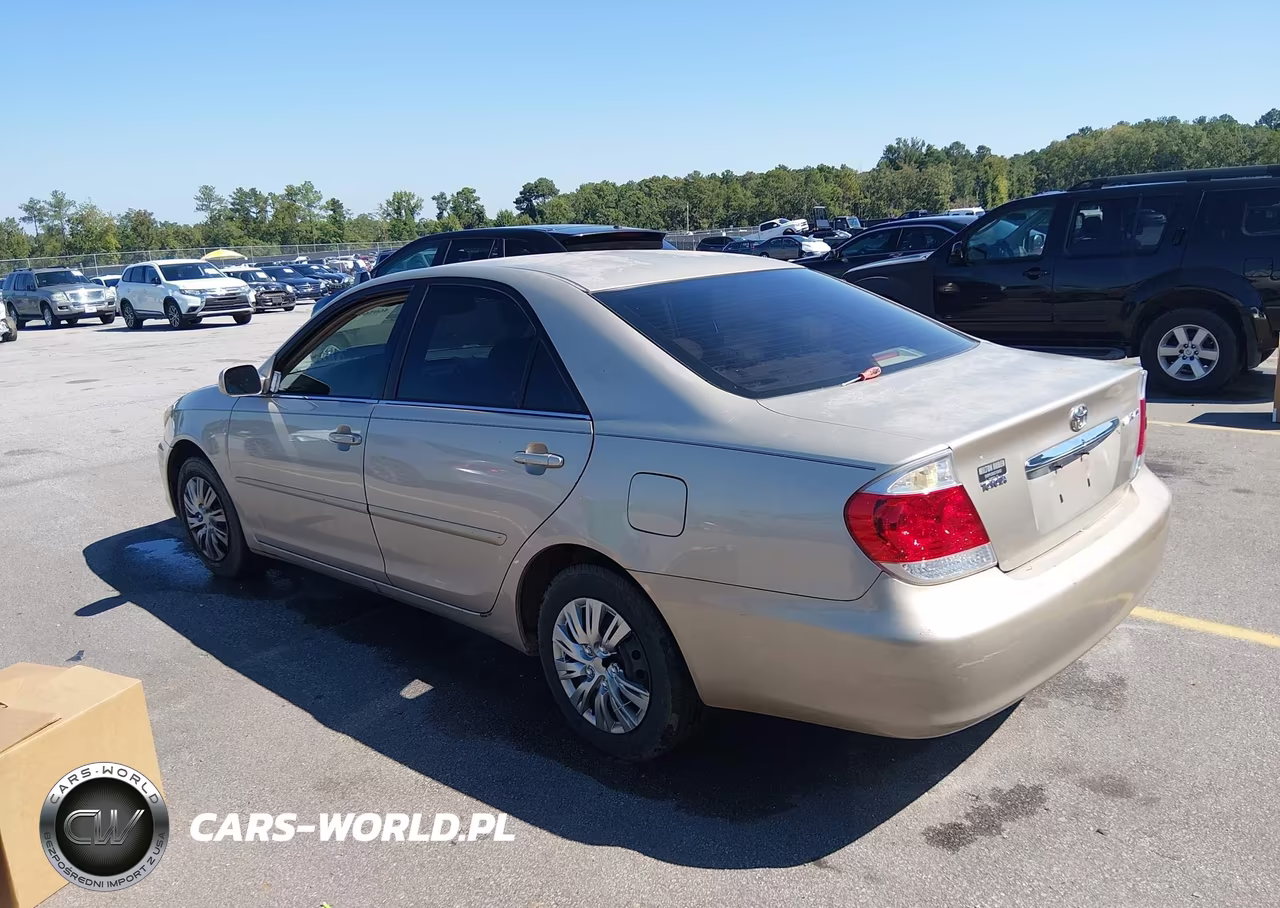 2005 Toyota Camry Le VIN:4T1BE32K75U031364 - 3