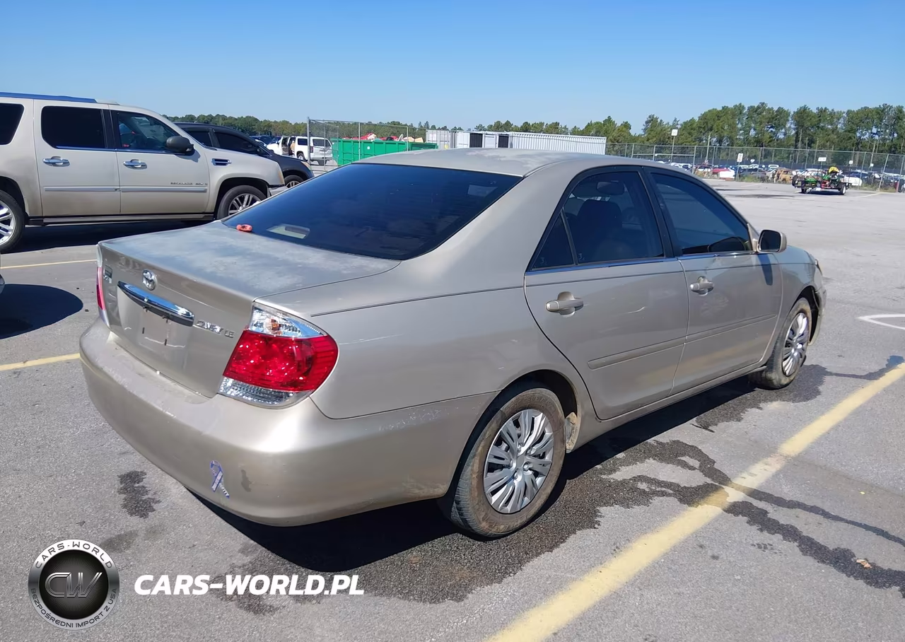 2005 Toyota Camry Le VIN:4T1BE32K75U031364 - 4