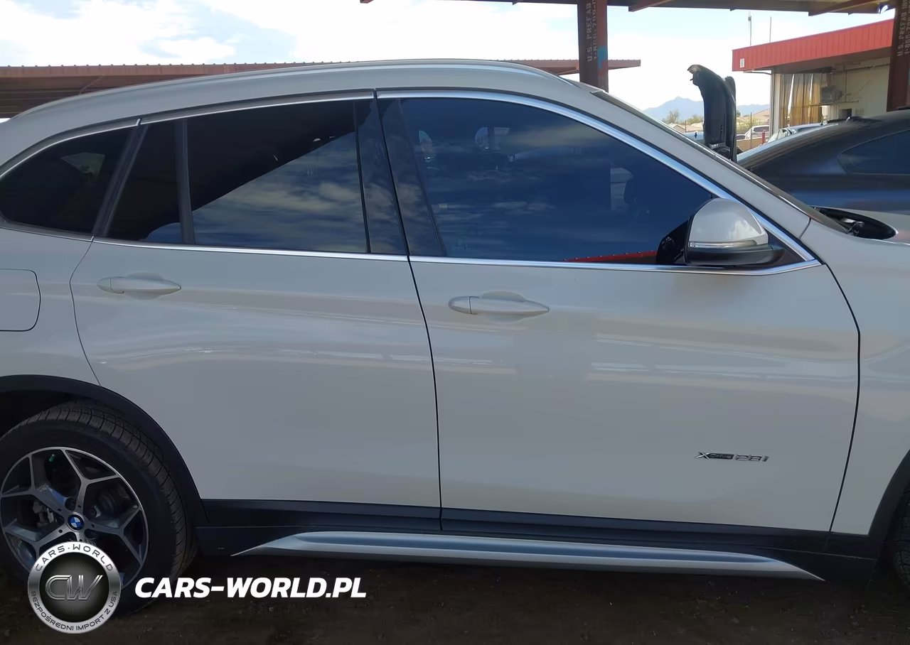 2017 BMW X1 xDrive28I VIN:WBXHT3C36H5F83938 - 14