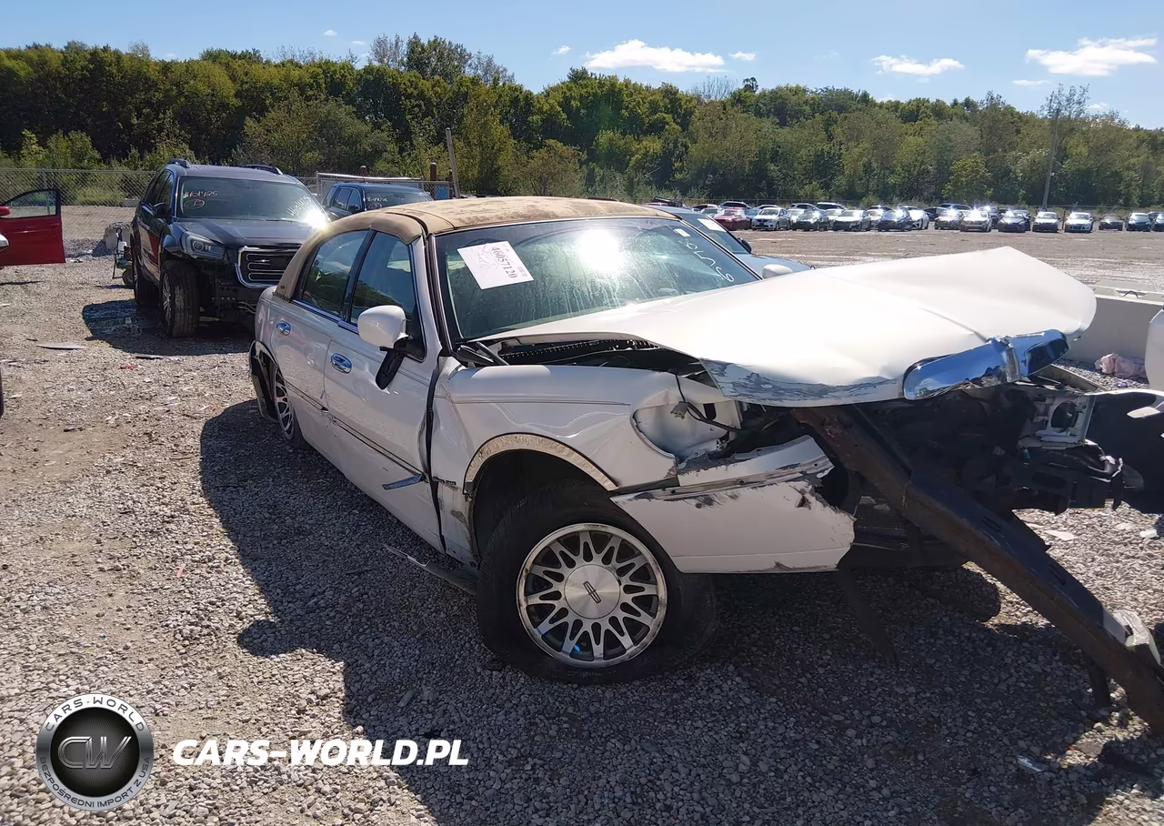 2001 Lincoln Town Car Signature VIN:1LNHM82W51Y718567 - 12