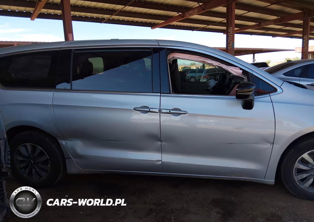 2024 Chrysler Pacifica Hybrid Select VIN:2C4RC1S71RR150426 - 13