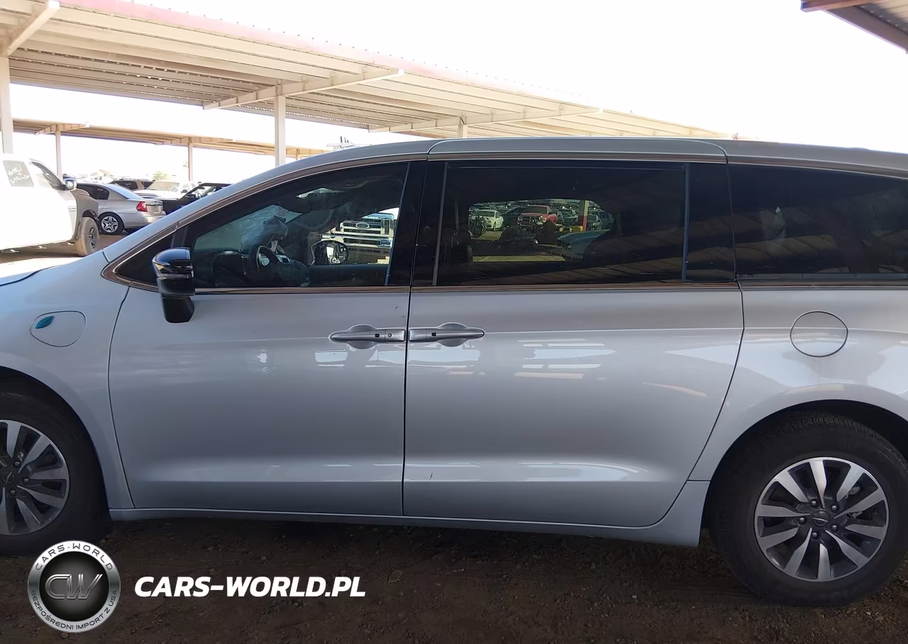 2024 Chrysler Pacifica Hybrid Select VIN:2C4RC1S71RR150426 - 14