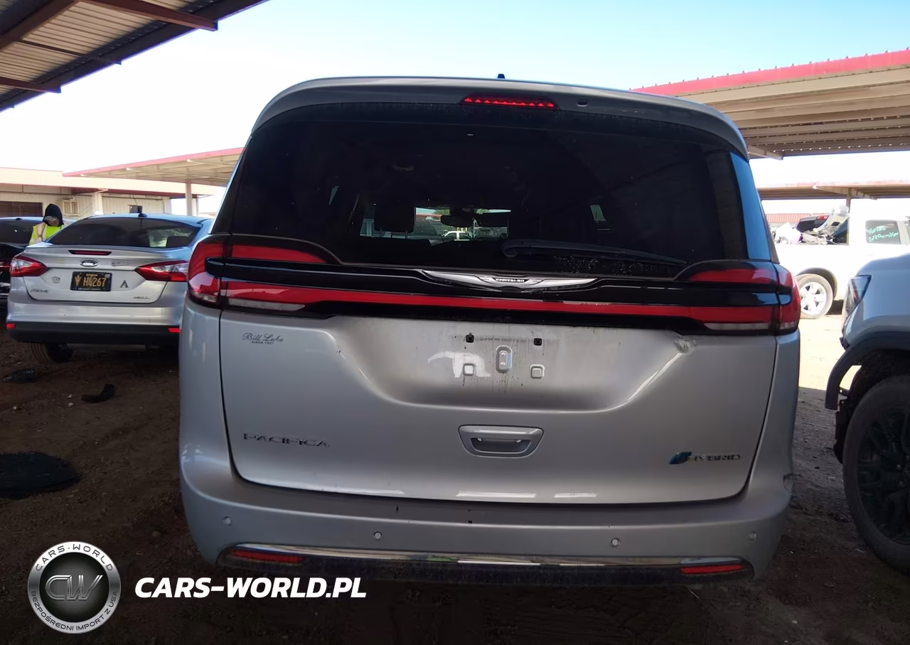 2024 Chrysler Pacifica Hybrid Select VIN:2C4RC1S71RR150426 - 16