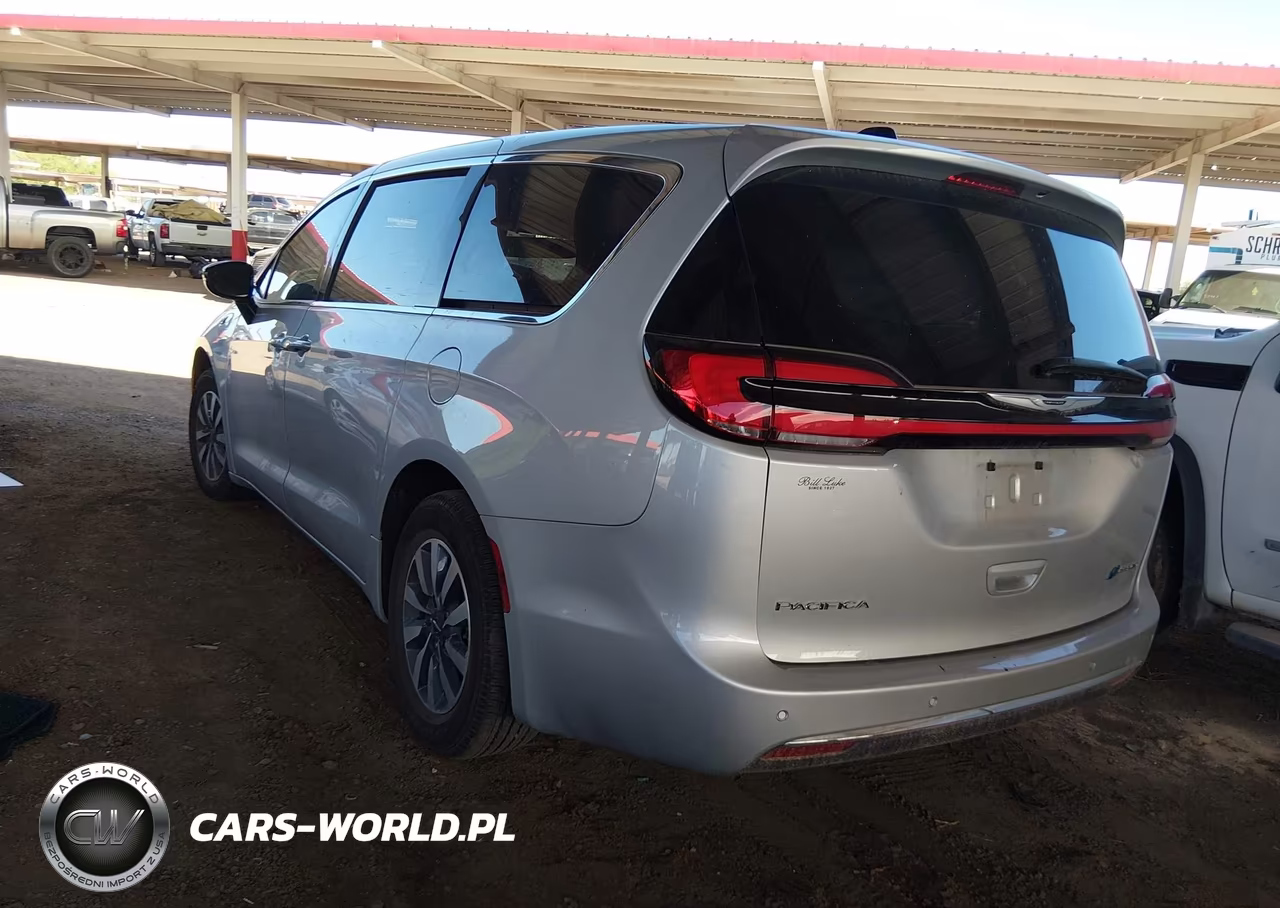 2024 Chrysler Pacifica Hybrid Select VIN:2C4RC1S71RR150426 - 3