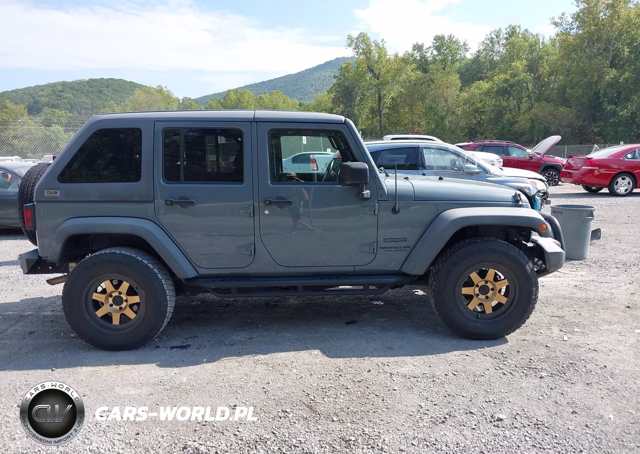 2014 Jeep Wrangler Unlimited Sport VIN:1C4BJWDGXEL194655 - 13