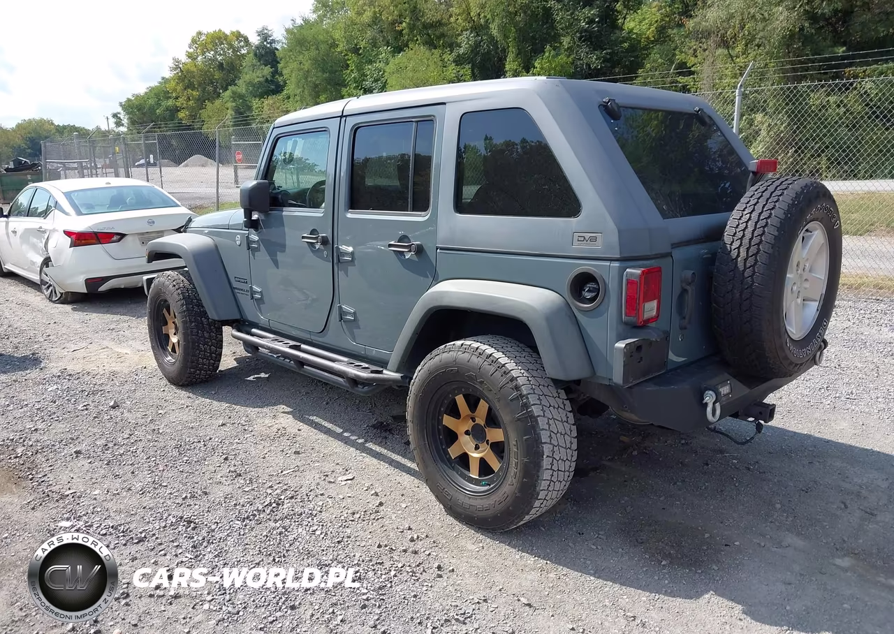 2014 Jeep Wrangler Unlimited Sport VIN:1C4BJWDGXEL194655 - 3