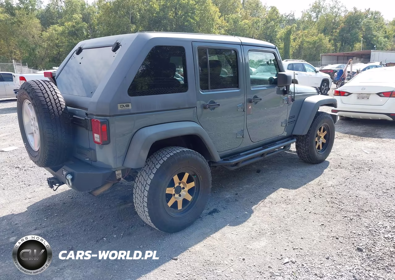 2014 Jeep Wrangler Unlimited Sport VIN:1C4BJWDGXEL194655 - 4