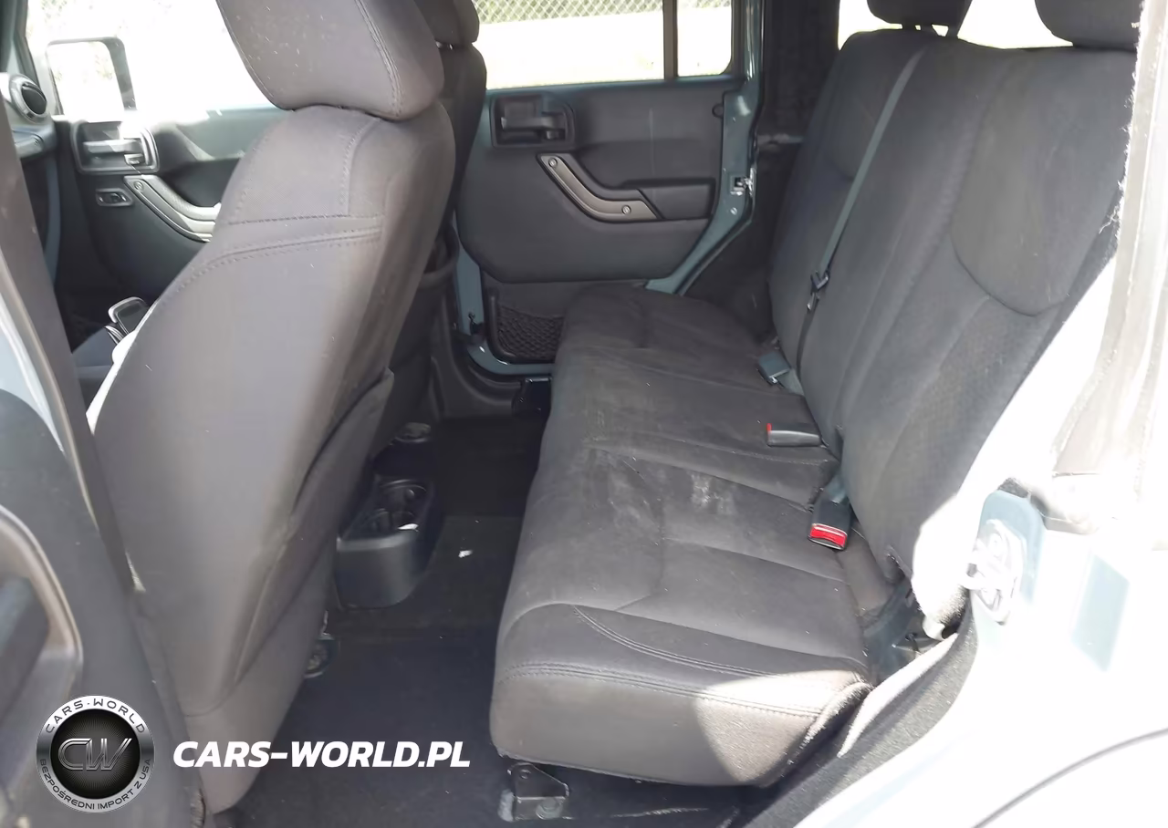 2014 Jeep Wrangler Unlimited Sport VIN:1C4BJWDGXEL194655 - 8