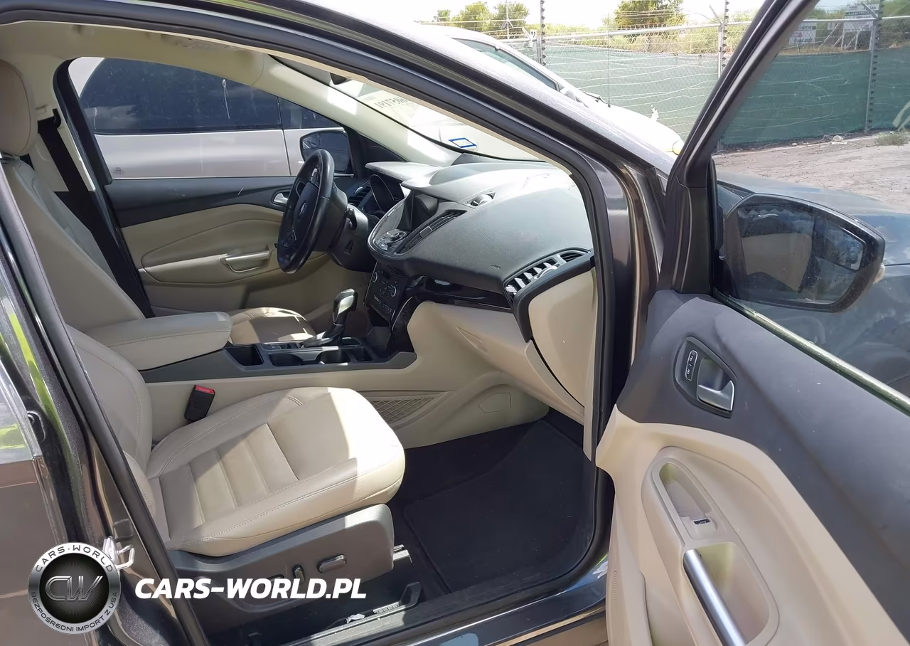 2019 Ford Escape Titanium VIN:1FMCU0J95KUB66133 - 5