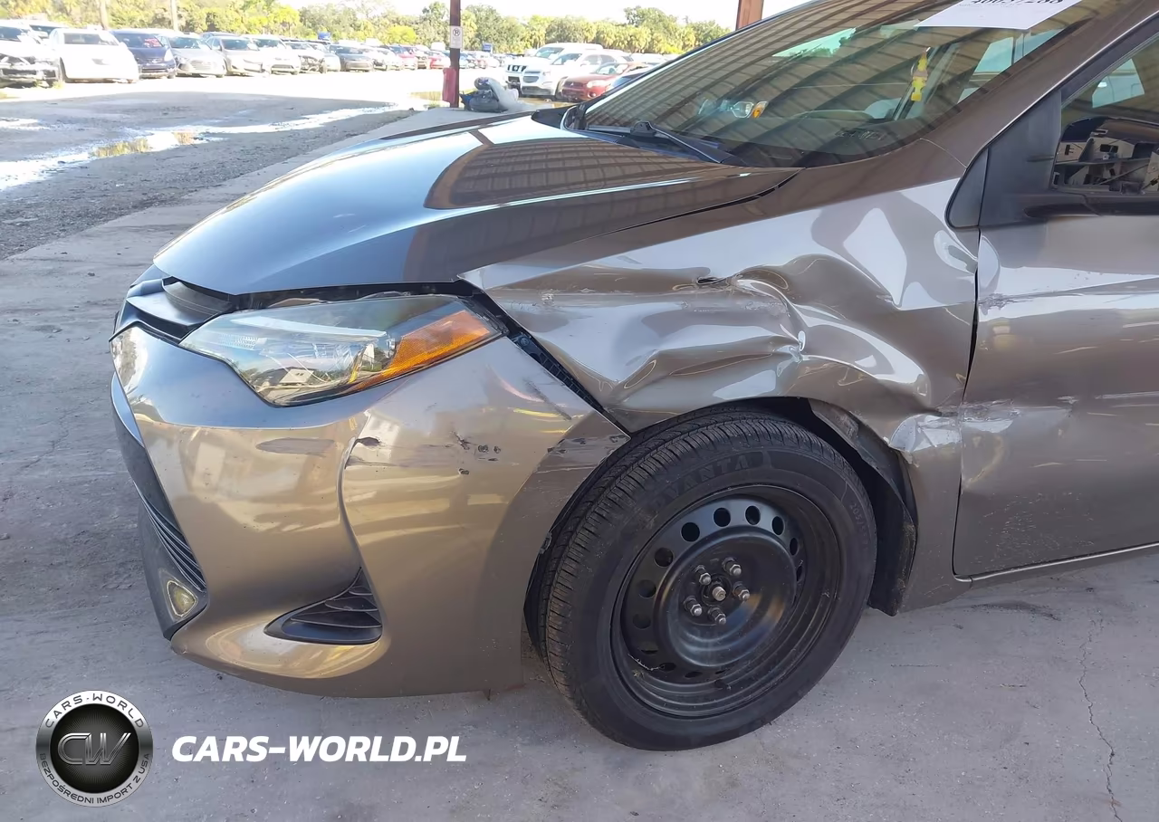 2019 Toyota Corolla Le VIN:5YFBURHE0KP935707 - 17
