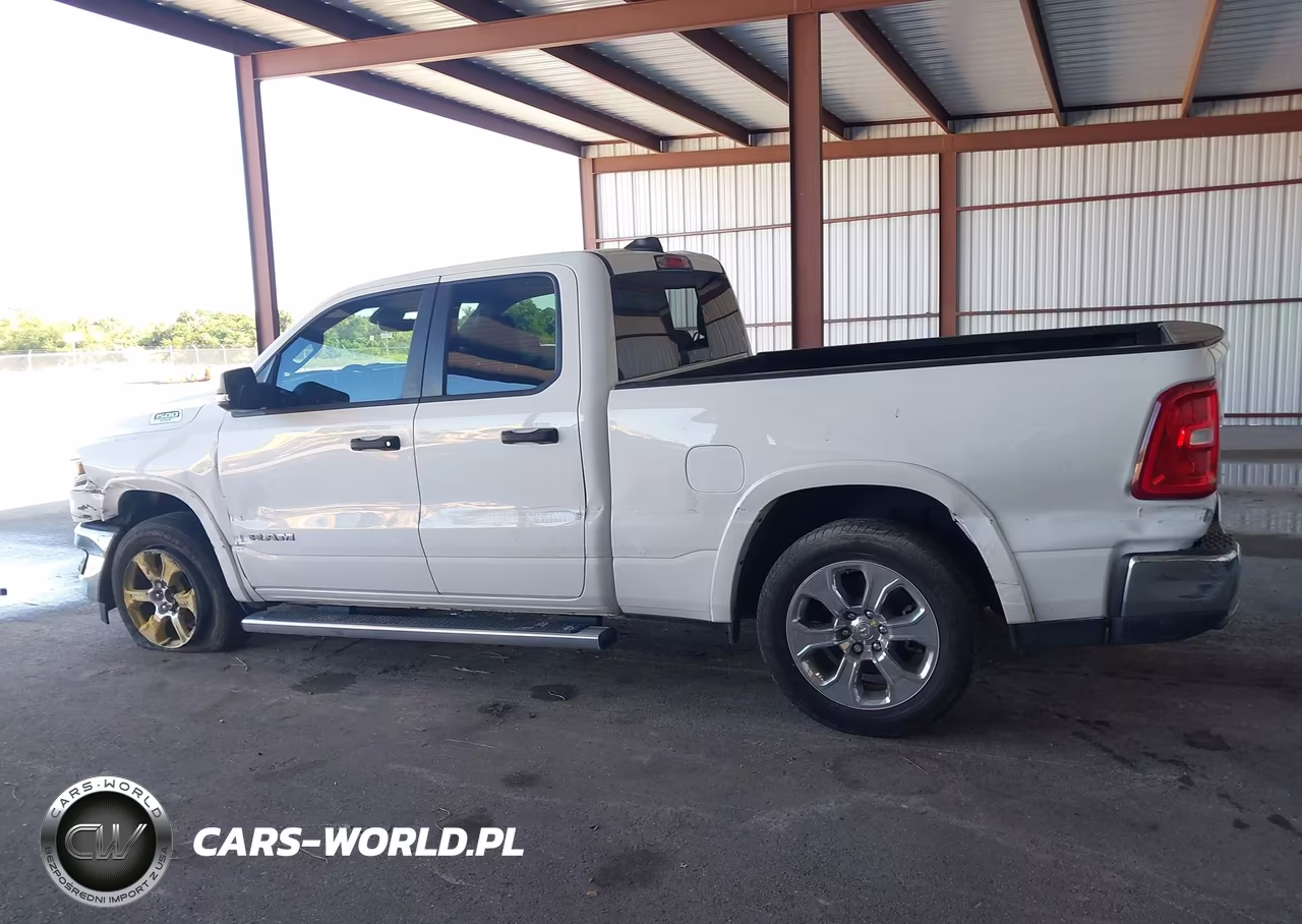 2025 Ram 1500 Big Horn Crew Cab 4X4 6'4 Box VIN:1C6SRFBP1SN738530 - 14