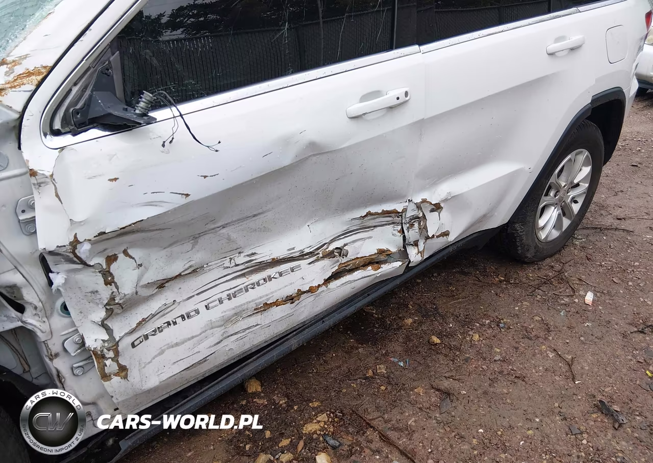 2015 Jeep Grand Cherokee Laredo VIN:1C4RJFAG0FC209281 - 19