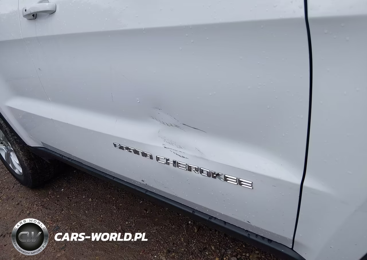 2015 Jeep Grand Cherokee Laredo VIN:1C4RJFAG0FC209281 - 21