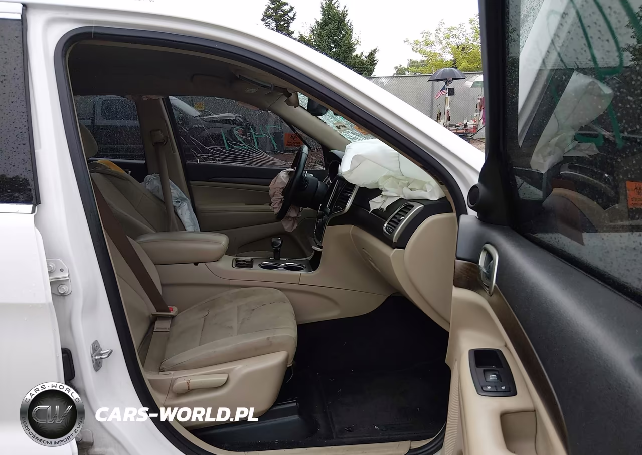 2015 Jeep Grand Cherokee Laredo VIN:1C4RJFAG0FC209281 - 5