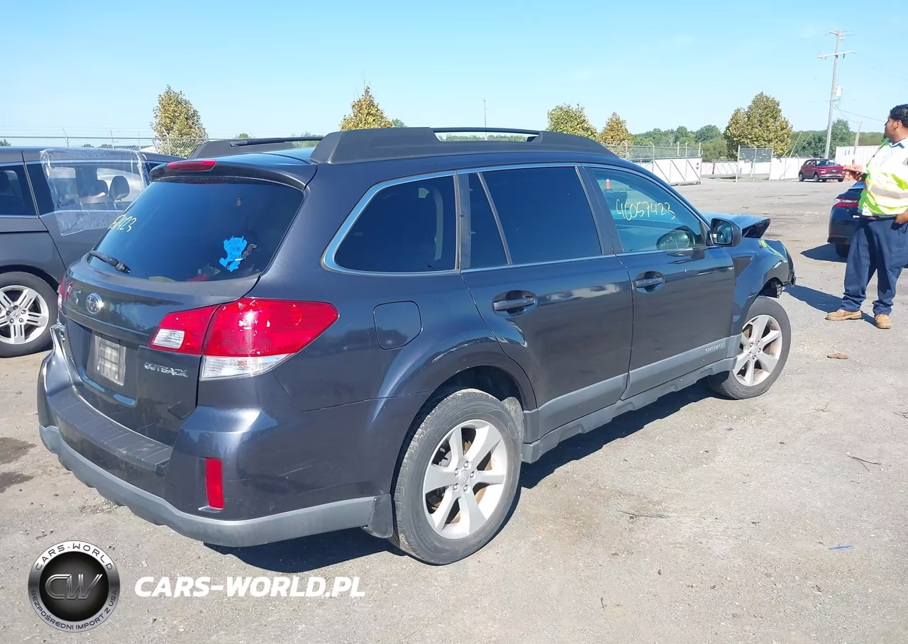 2013 Subaru Outback 2.5I Premium VIN:4S4BRCCC5D3246919 - 4