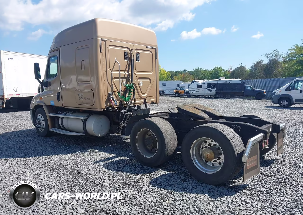 2015 Freightliner Cascadia 113 VIN:3AKJGHDV7FSGA7519 - 3