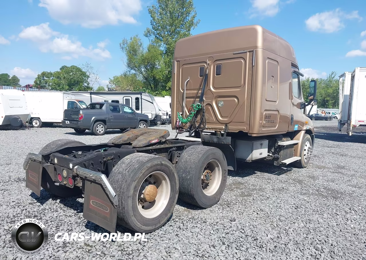 2015 Freightliner Cascadia 113 VIN:3AKJGHDV7FSGA7519 - 4
