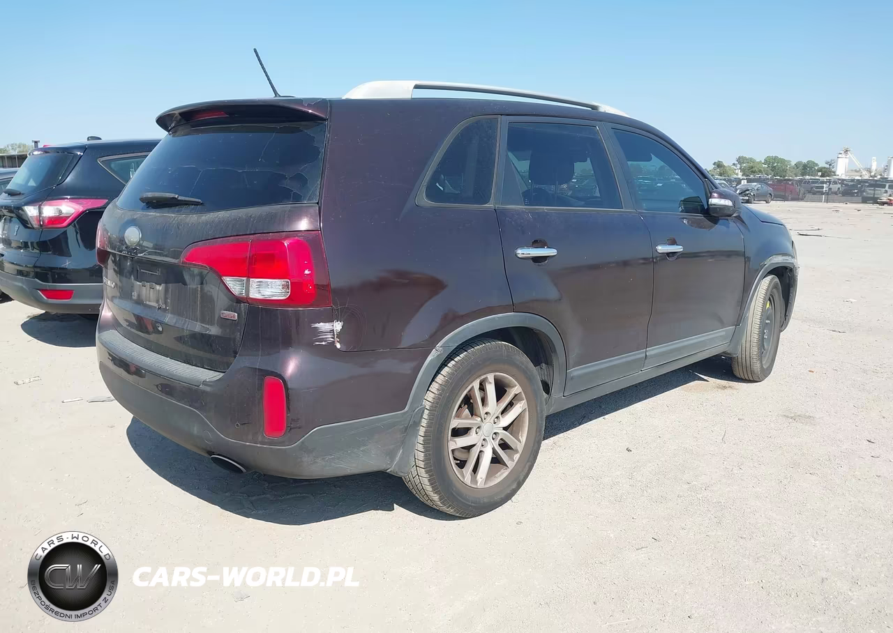 2014 Kia Sorento Lx VIN:5XYKT3A64EG440101 - 4