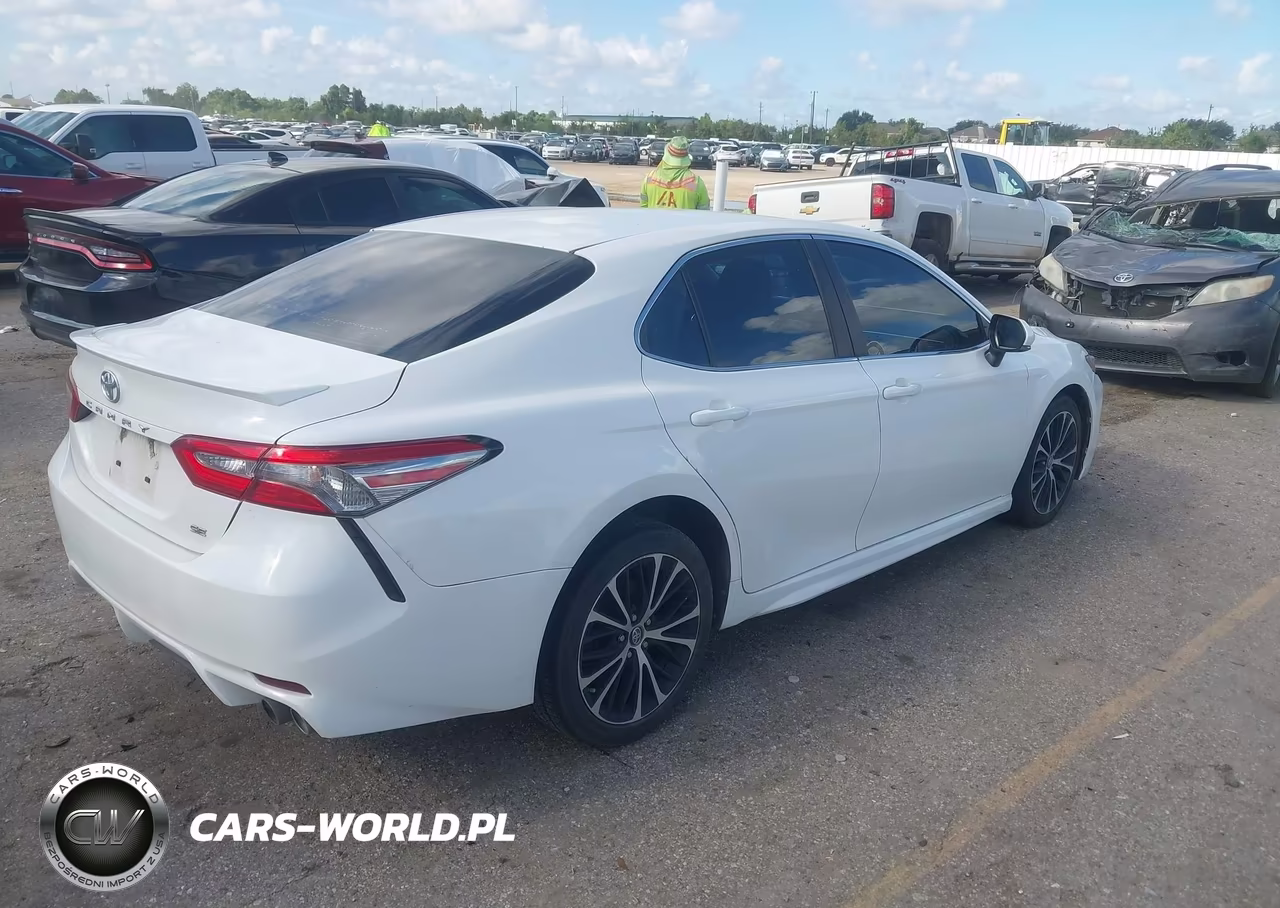 2018 Toyota Camry Se VIN:4T1B11HKXJU674910 - 4