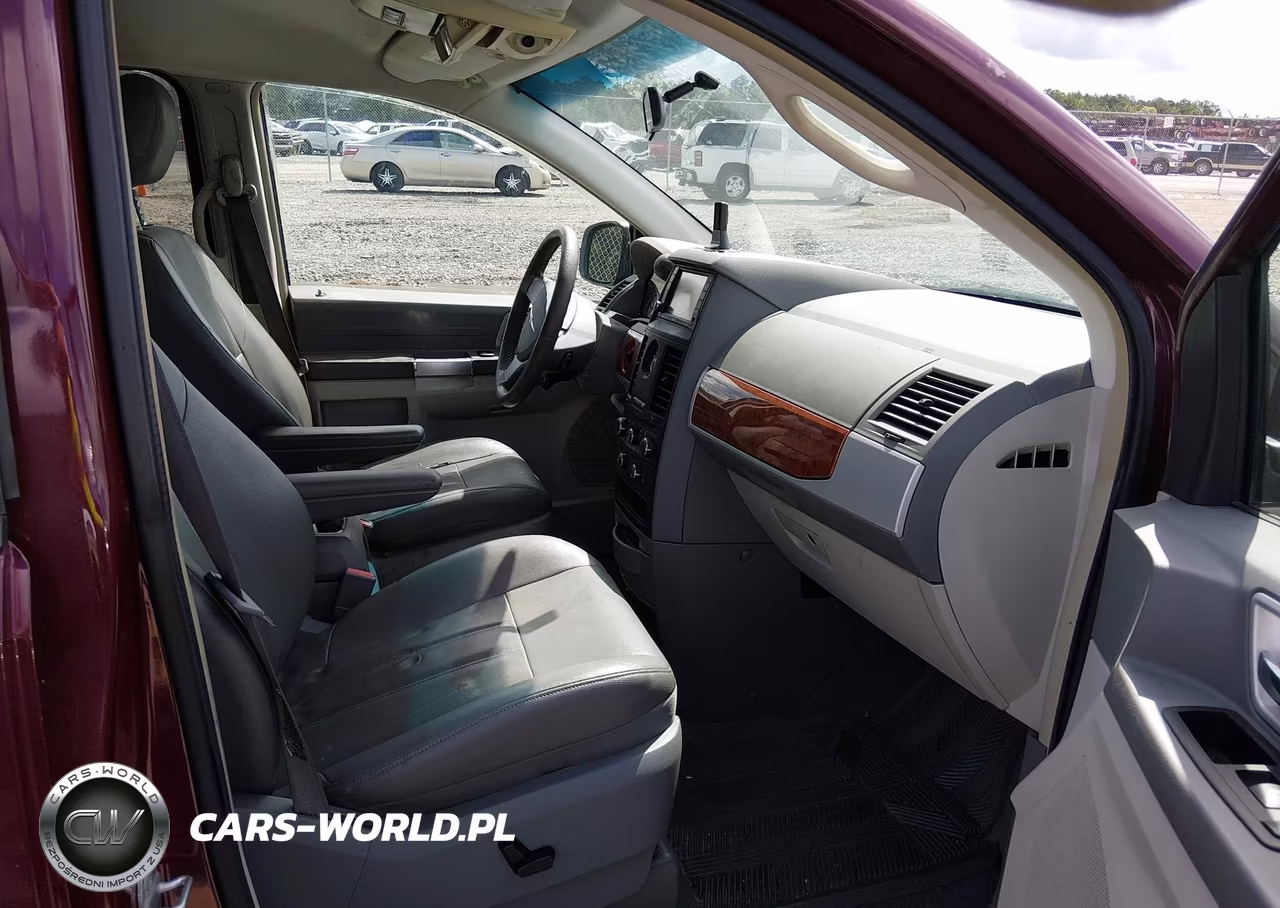 2008 Chrysler Town & Country Touring VIN:2A8HR54P08R666900 - 5