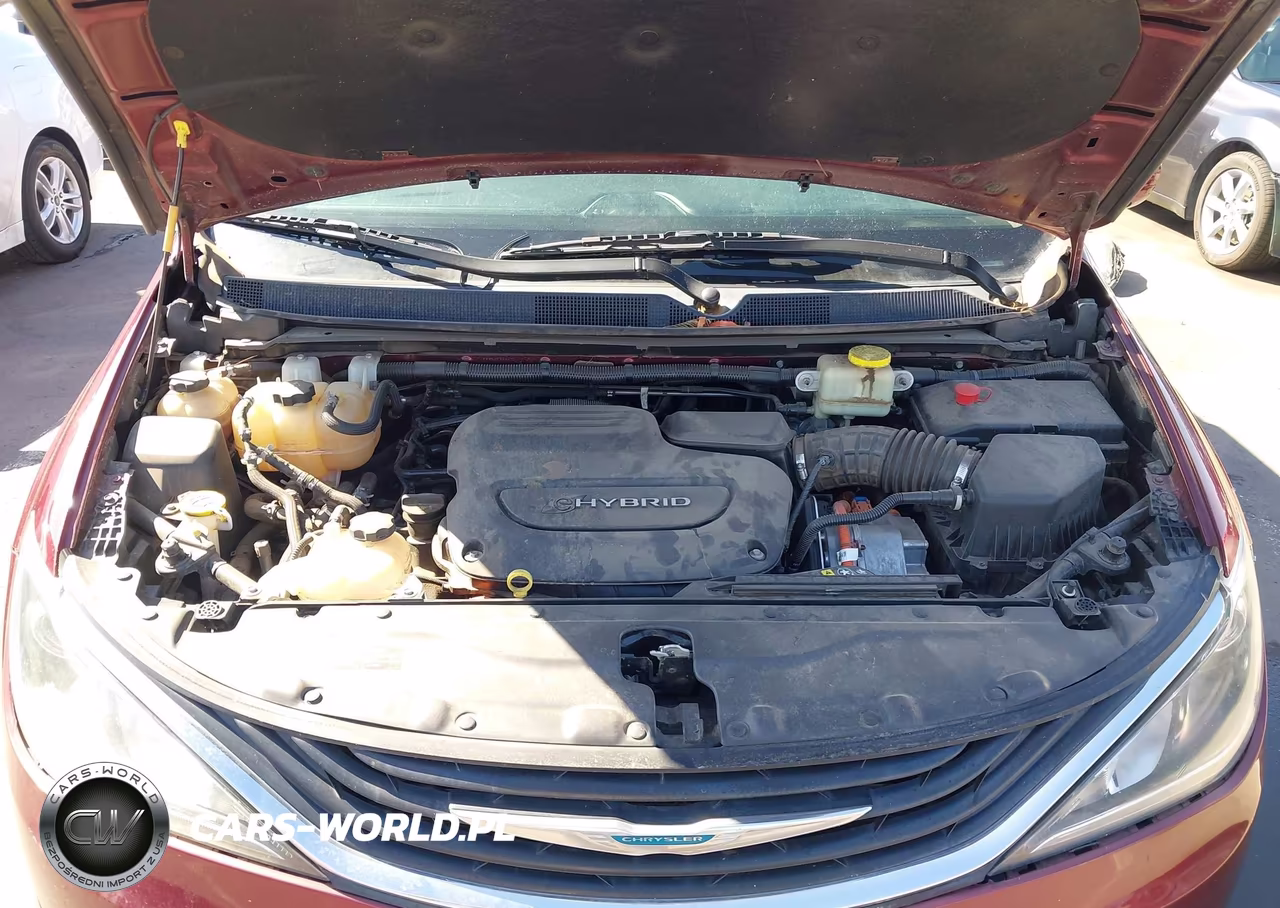 2018 Chrysler Pacifica Hybrid Touring Plus VIN:2C4RC1H77JR126904 - 10