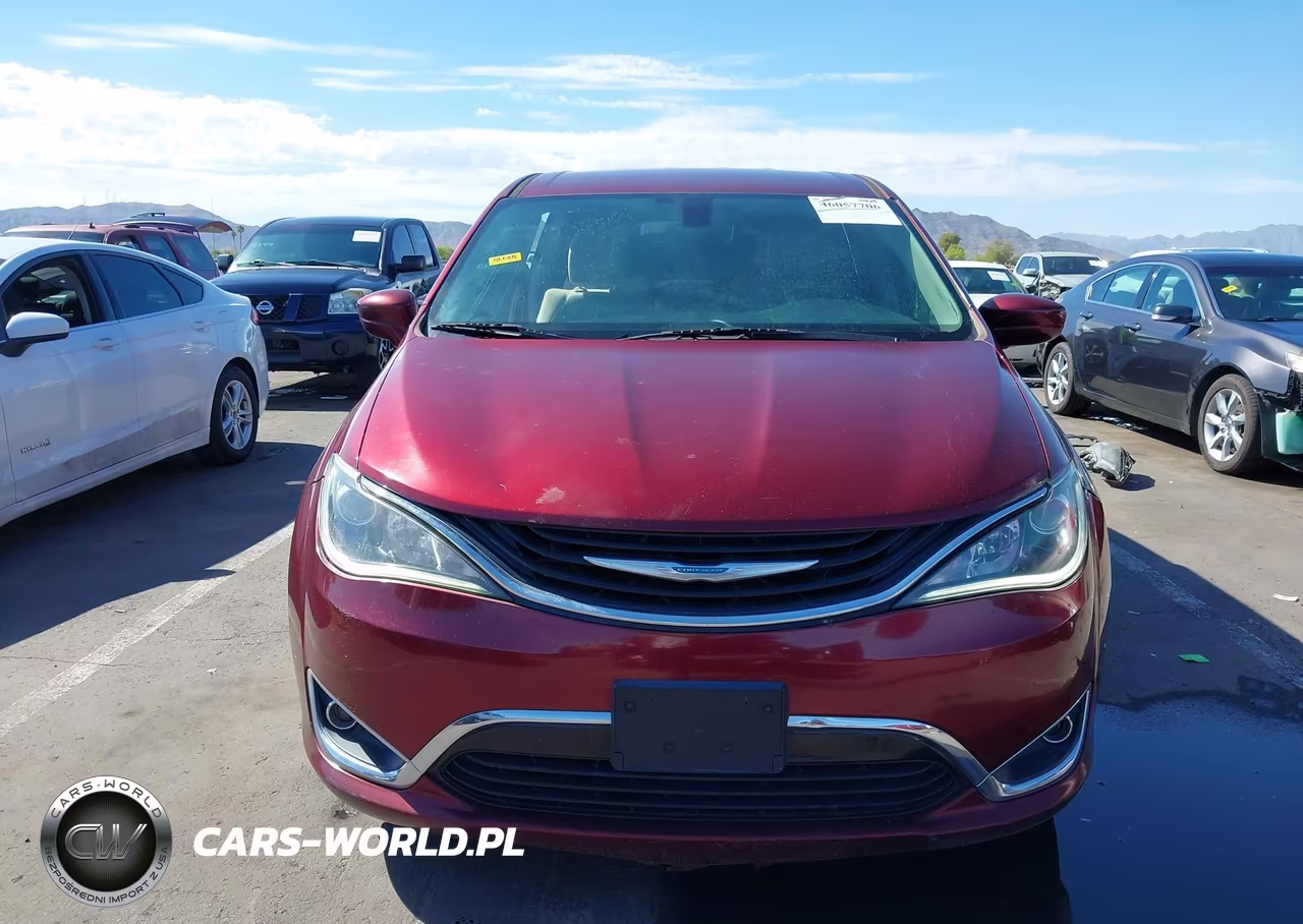 2018 Chrysler Pacifica Hybrid Touring Plus VIN:2C4RC1H77JR126904 - 12
