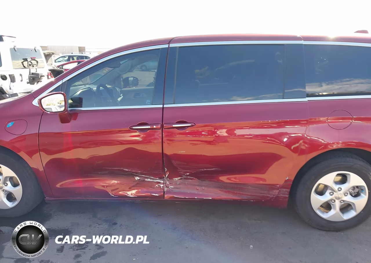 2018 Chrysler Pacifica Hybrid Touring Plus VIN:2C4RC1H77JR126904 - 14