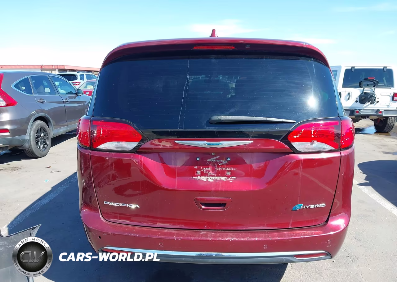 2018 Chrysler Pacifica Hybrid Touring Plus VIN:2C4RC1H77JR126904 - 16
