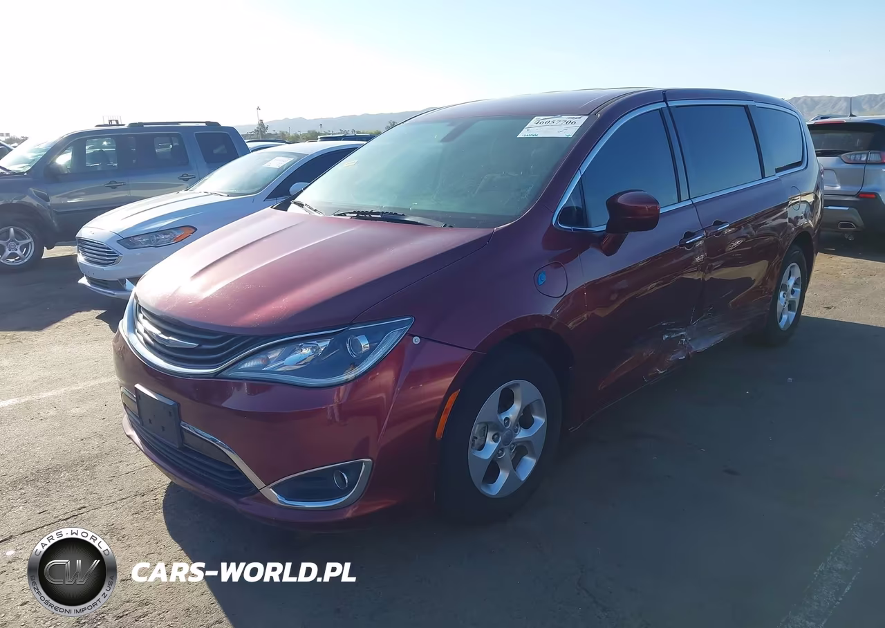2018 Chrysler Pacifica Hybrid Touring Plus VIN:2C4RC1H77JR126904 - 2