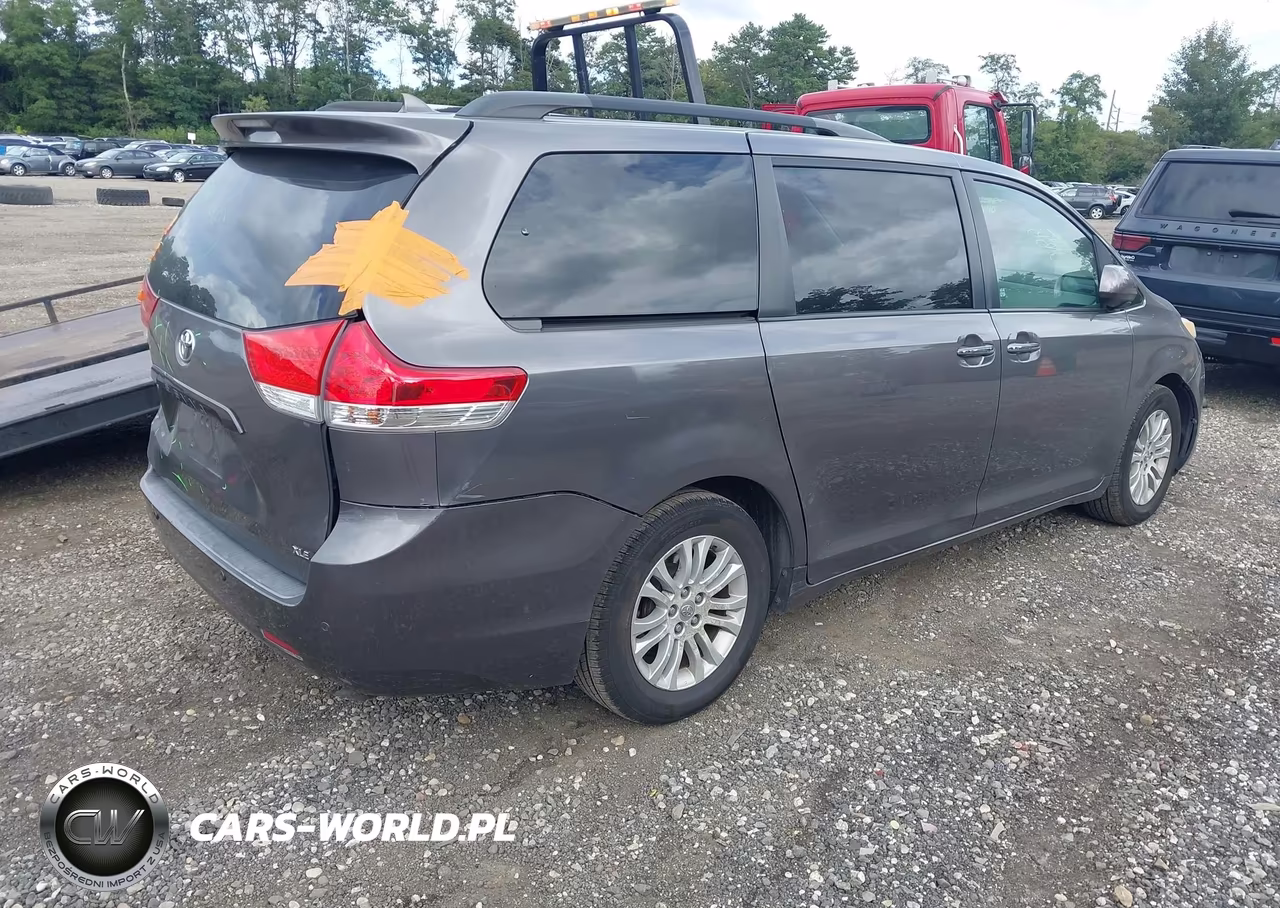2011 Toyota Sienna Xle V6 VIN:5TDYK3DC9BS093846 - 4