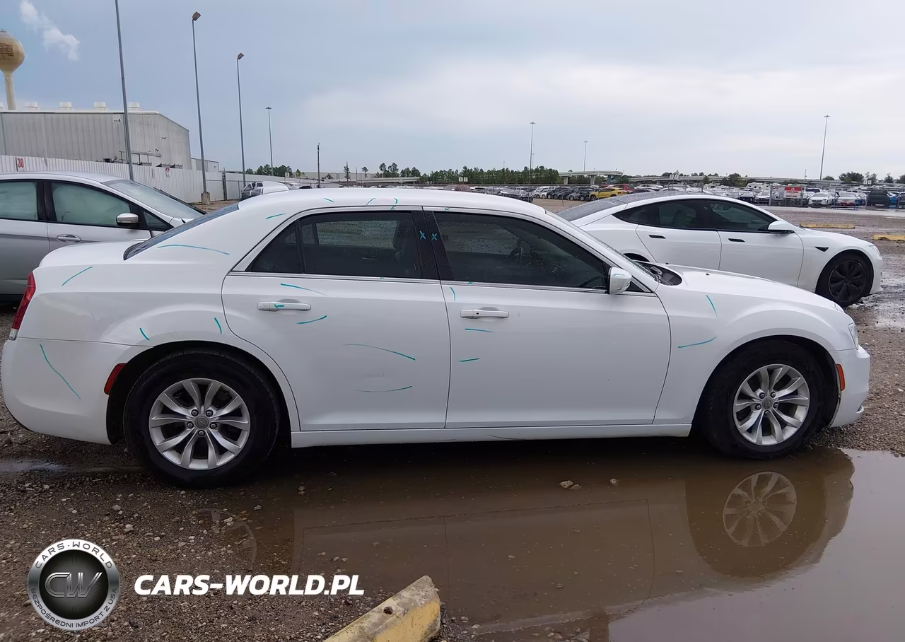 2015 Chrysler 300 Limited VIN:2C3CCAAG4FH893840 - 13