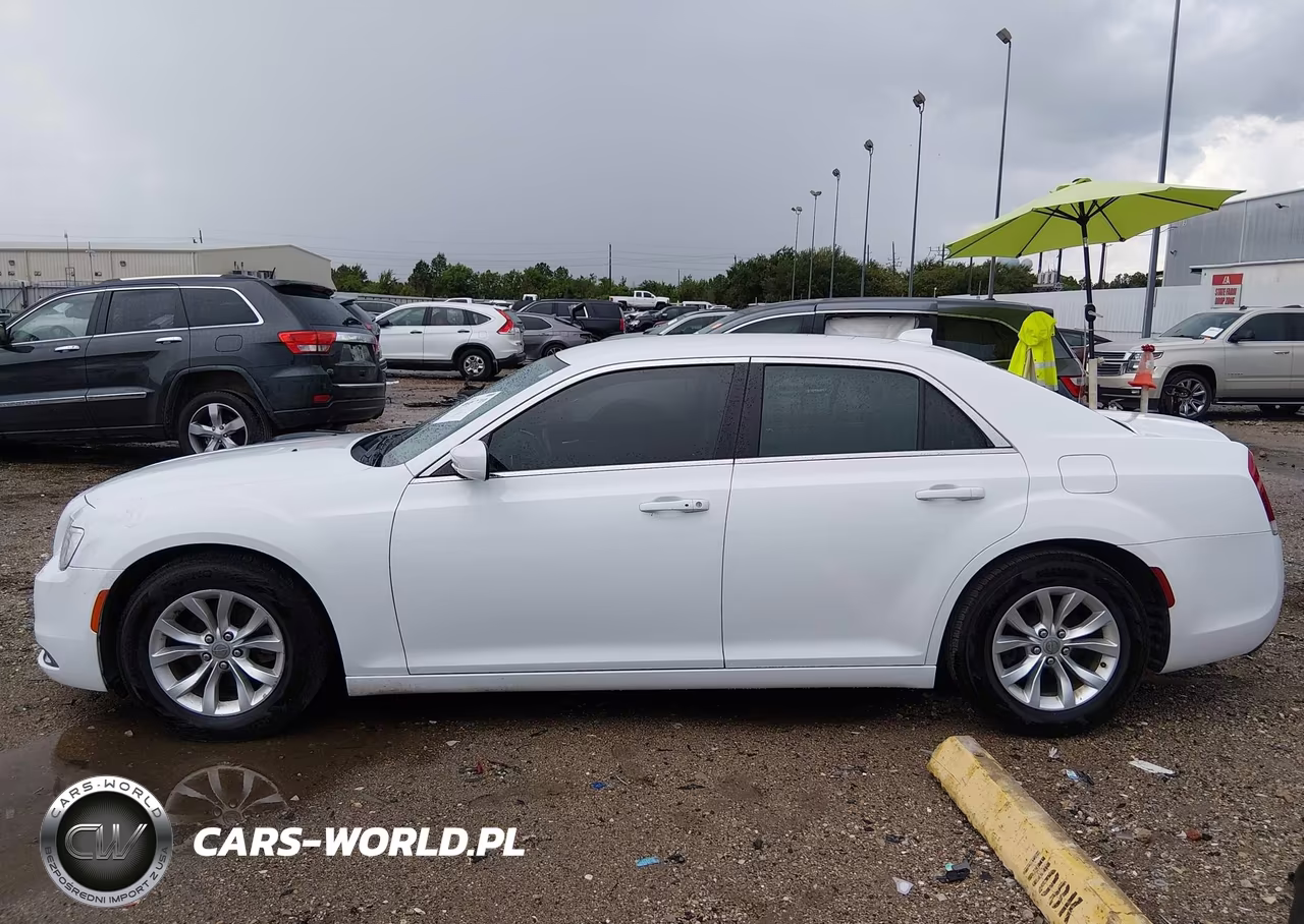 2015 Chrysler 300 Limited VIN:2C3CCAAG4FH893840 - 14