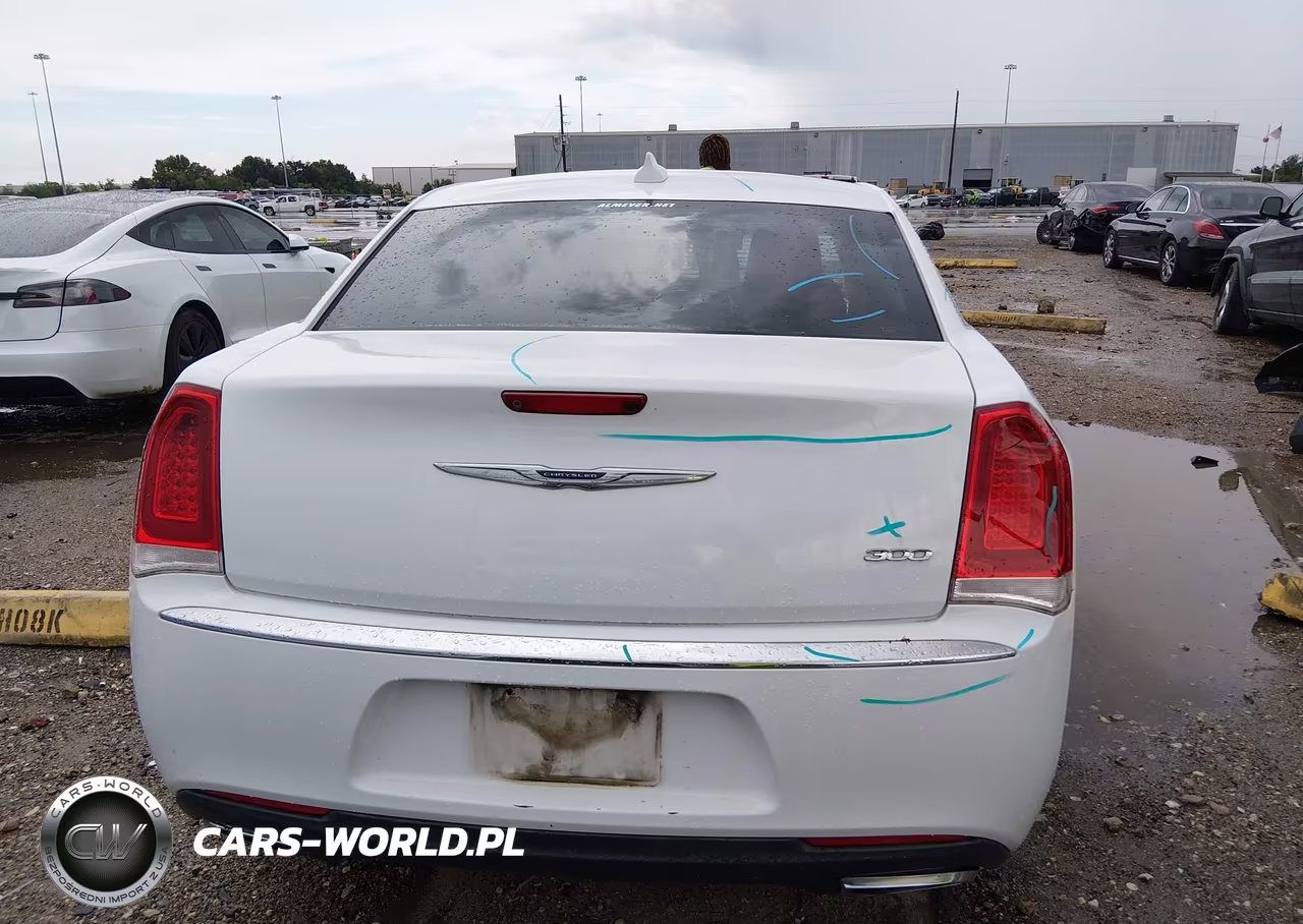 2015 Chrysler 300 Limited VIN:2C3CCAAG4FH893840 - 16