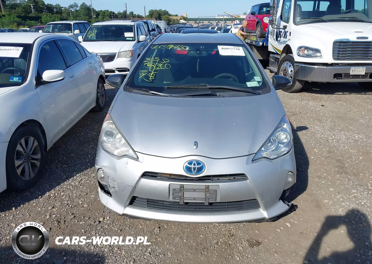 2013 Toyota Prius C Two VIN:JTDKDTB3XD1551297 - 12