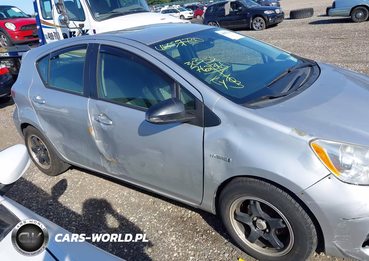 2013 Toyota Prius C Two VIN:JTDKDTB3XD1551297 - 13