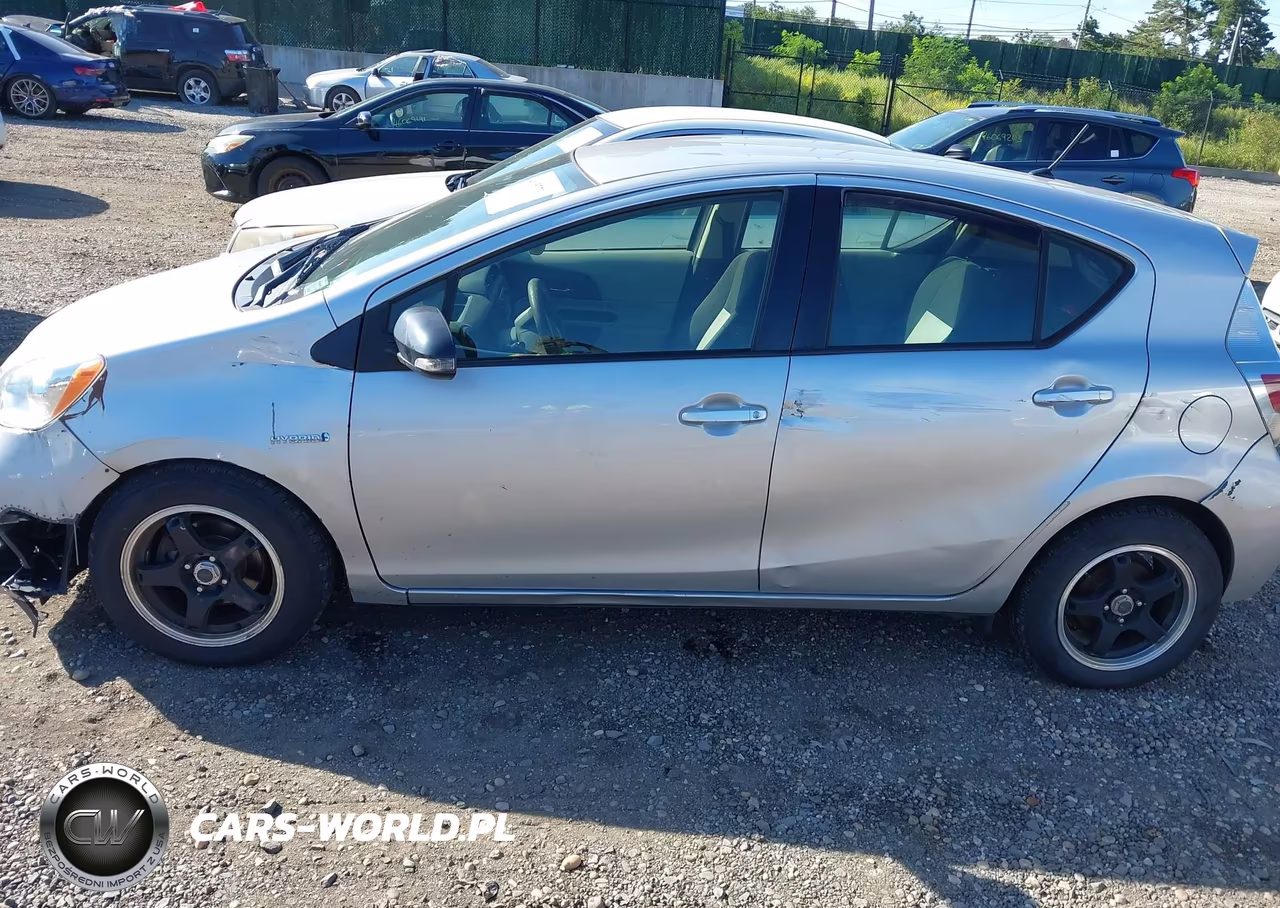 2013 Toyota Prius C Two VIN:JTDKDTB3XD1551297 - 14