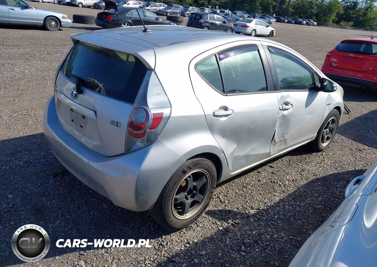 2013 Toyota Prius C Two VIN:JTDKDTB3XD1551297 - 4