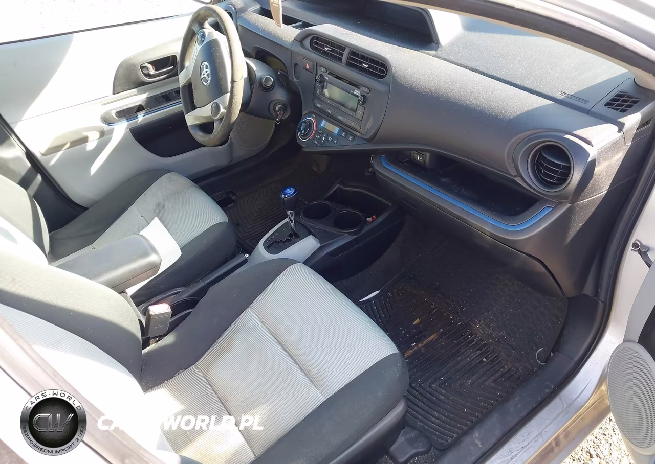 2013 Toyota Prius C Two VIN:JTDKDTB3XD1551297 - 5