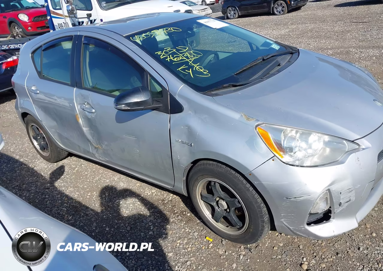 2013 Toyota Prius C Two VIN:JTDKDTB3XD1551297 - 6