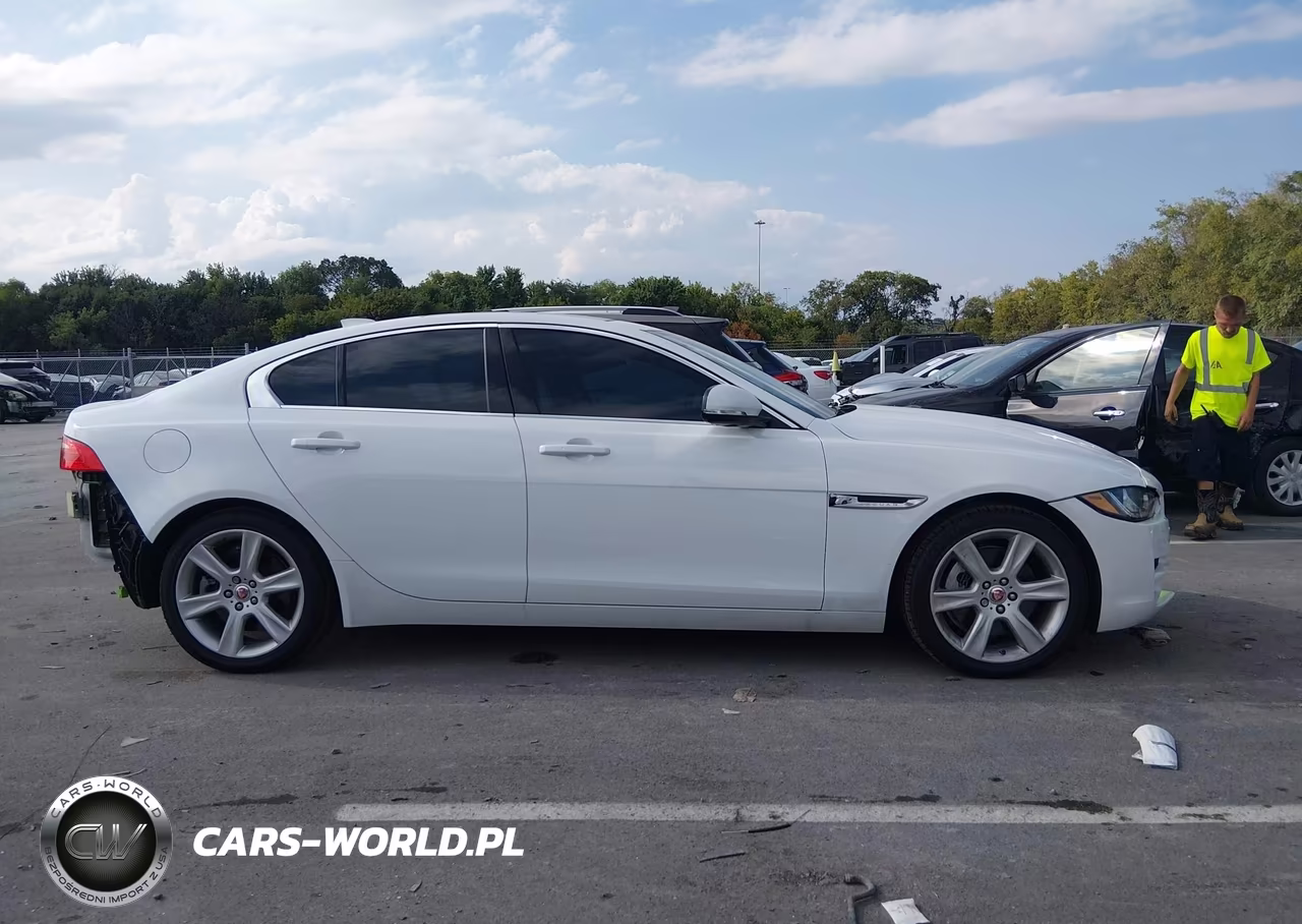 2017 Jaguar Xe 25T Prestige VIN:SAJAE4BG1HA955713 - 13