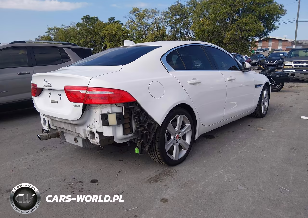 2017 Jaguar Xe 25T Prestige VIN:SAJAE4BG1HA955713 - 4