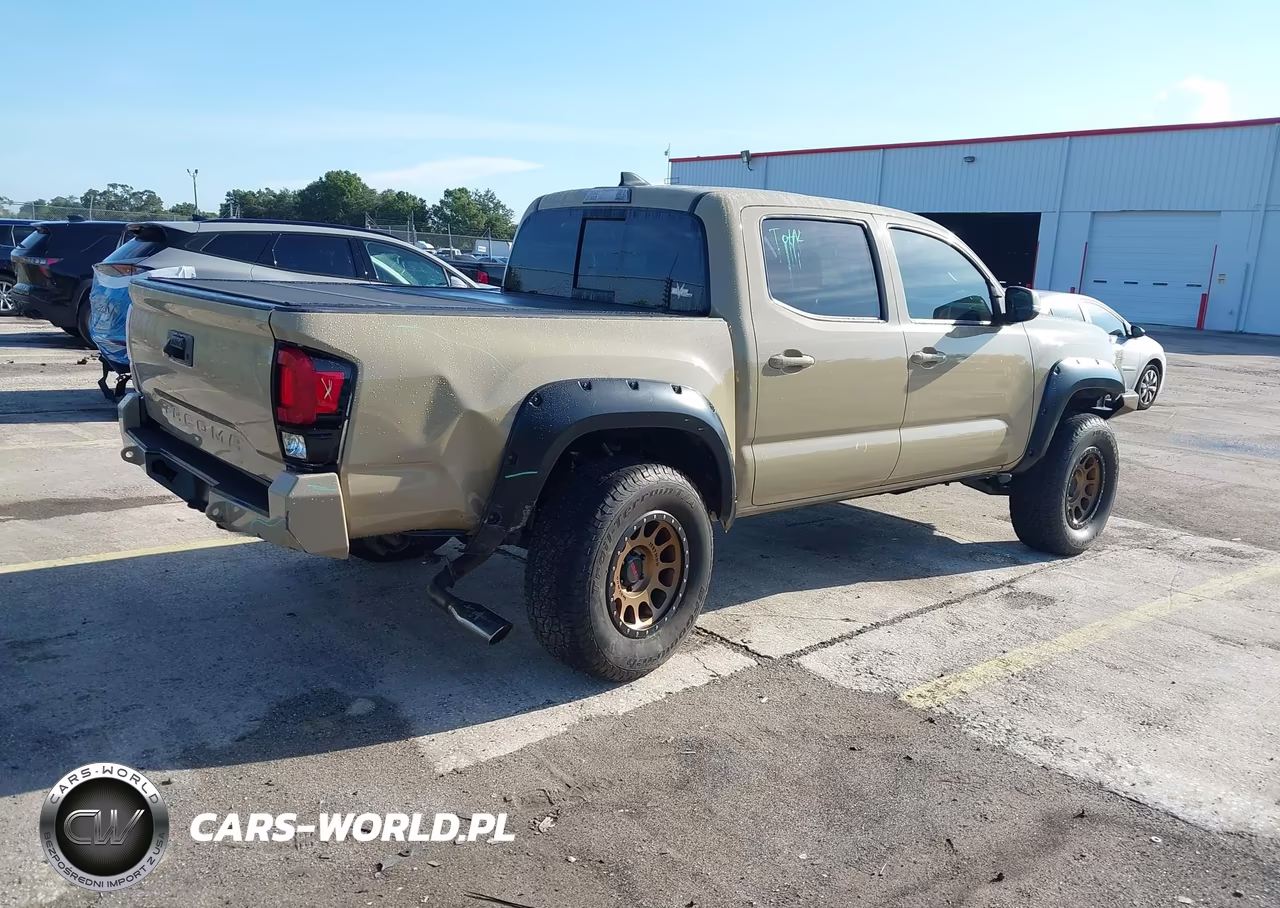 2017 Toyota Tacoma Trd Sport VIN:5TFCZ5AN1HX064027 - 4