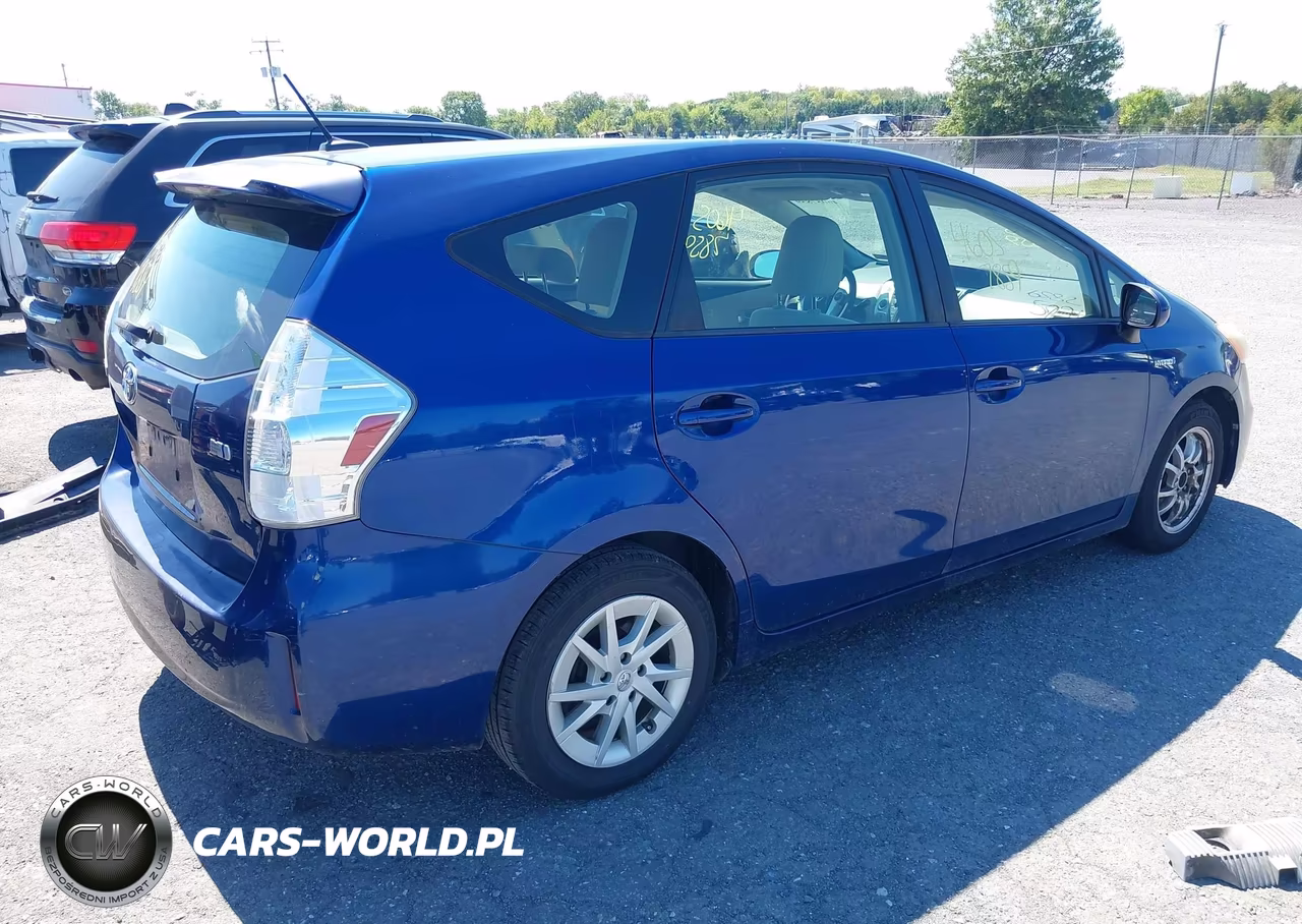 2014 Toyota Prius V Three VIN:JTDZN3EU8E3328360 - 4