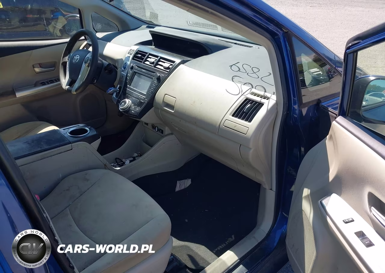 2014 Toyota Prius V Three VIN:JTDZN3EU8E3328360 - 5