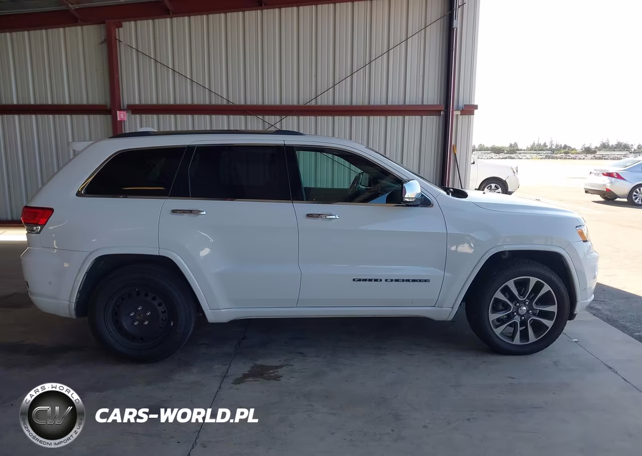 2017 Jeep Grand Cherokee Overland 4X4 VIN:1C4RJFCG3HC676792 - 13