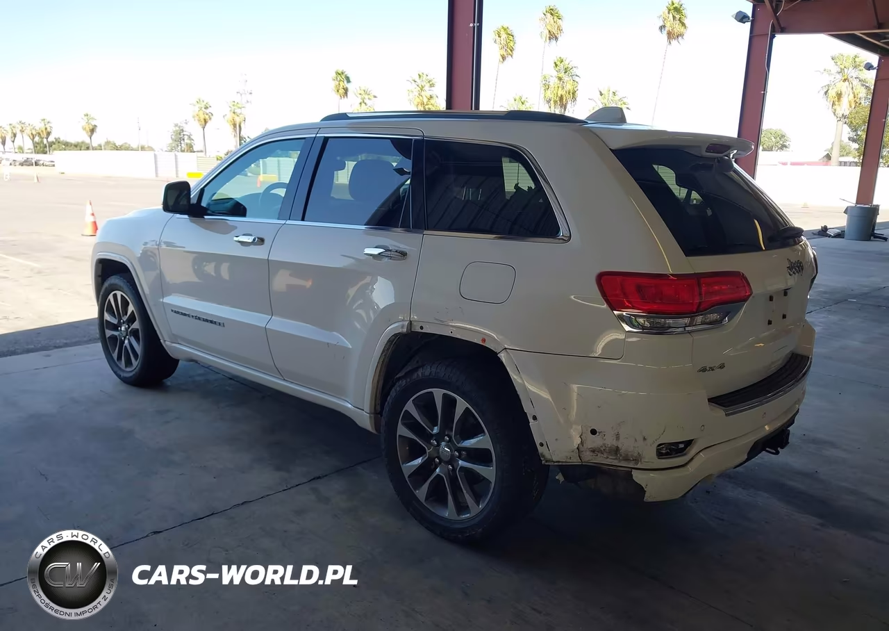 2017 Jeep Grand Cherokee Overland 4X4 VIN:1C4RJFCG3HC676792 - 3