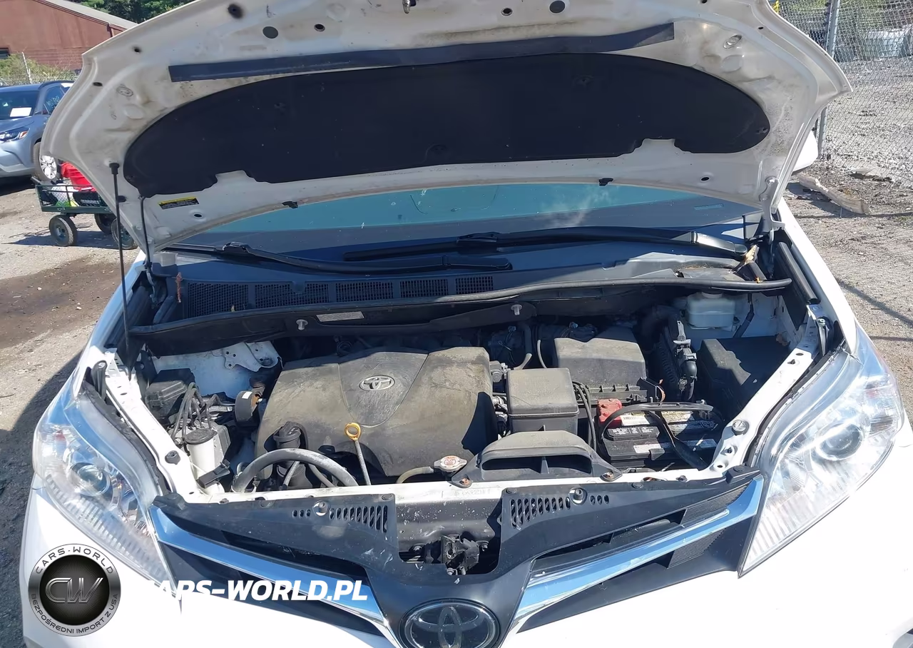2020 Toyota Sienna Le VIN:5TDKZ3DC1LS067972 - 10