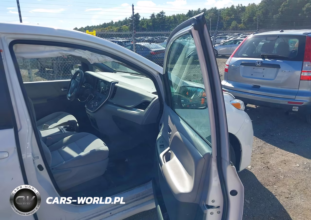 2020 Toyota Sienna Le VIN:5TDKZ3DC1LS067972 - 5