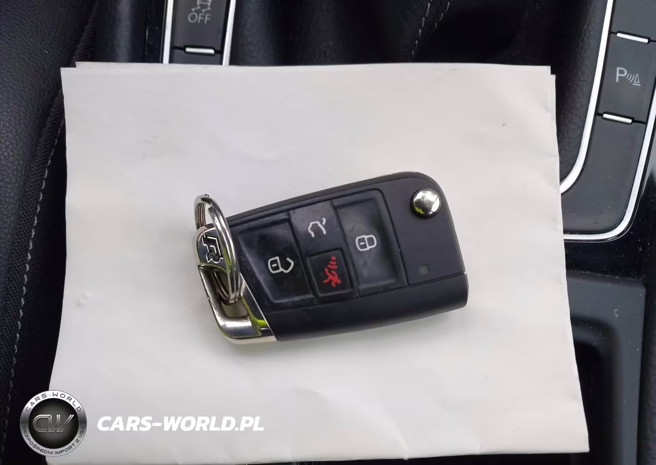 2016 Volkswagen Golf R 4-Door VIN:WVWUF7AU5GW280709 - 11